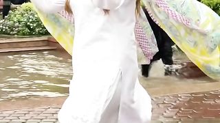 Beautiful girl ⚘barish ma ????amazing video