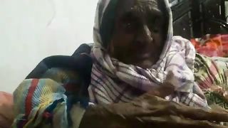 nani amma apna ghar bool gayi hain sirf chhat se niche tak