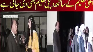 Ache log bi hai dunya me