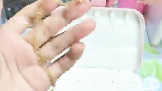 Unboxing little jewellery box
