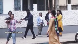 Ese Kon Kar ta h Bisi????