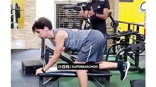 Beginner's following gym trainer's order ????????