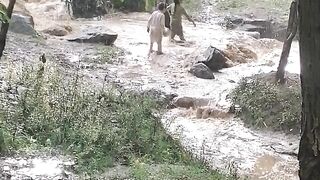Rains in ked videos ☔ بھتی ندی اور بچے