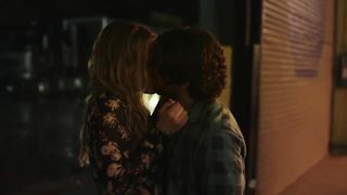 The Big Leap / Kiss Scenes — Mike and Paula (Jon Rudnitsky and Piper Perabo) | 1x04