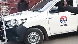 پشاور : پولیس لائنز مسجد میں دھماکا 60 افراد زخمی اور 17 کی شہادت کی تصدیق
