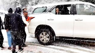Heavy Snowfall car crashed in murree road