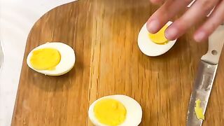 Healthy breakfast any one Will love tre and tea make a delicious sandwich using simple ingredients