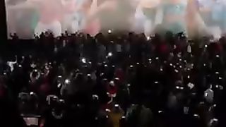Audience explaining the craze of Shahrukh Khan❤