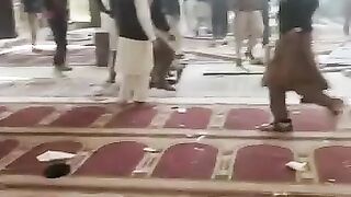 Tragic blast in peshawar mosque????donate blood for victims