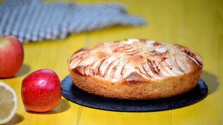 Шарлотка с яблоками