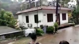 Hanya Bisa Pasrah Melihat Rumah Miliknya Hancur Akibat Banjir Dan Longsor