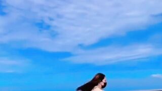 Janda Cantik Jadi Pusat Perhatian