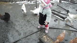 Внучка и курочки!