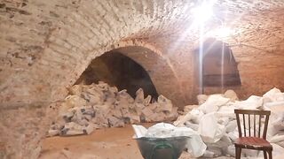 Подвал, колонна, вернисаж, или мой обычный вечер