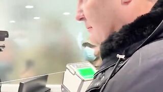 У Порошенко пытались забрать паспорт