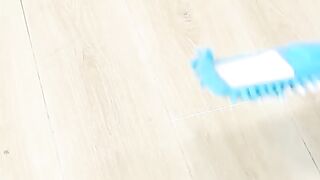Easy to clean rotating flat mop