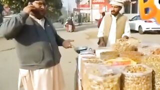 پٹھان بھائی کے کام چیک کرو اب ہنسی روک کے دکھاؤ