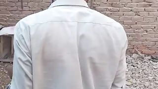 لڑکا لڑکی سے بات کرتے ہوئے پکڑا