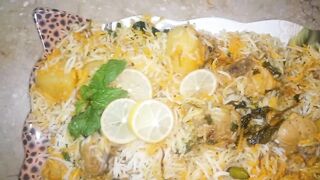 Bombay Biryani Chicken Biryani with Potatoes Easy Recipe in Urdu Hindi