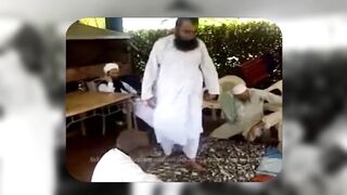 New_Viral_Video_of_Molana_Tariq_Jameel_doing_Exercise_with_their_Friends___Tariq