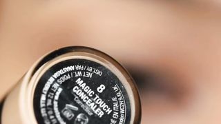 Glowing shin eye makeup