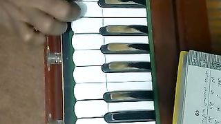 Harmonium Lesson
