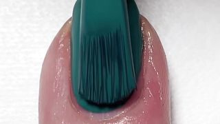 green nailpolish