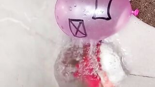 wqter balloon Popping show