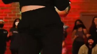 Akhiyon se goli mare dance