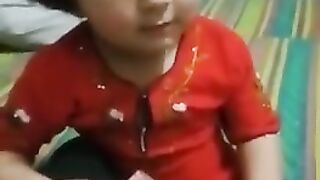 ماشاءاللہ اس پھول جیسی معصوم بچی کی ذہانت کو سلام شش کلمے زبانی یاد کیے ہوٸے ہیں