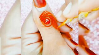 Stylish & Trendy Thumb Feather Mehndi Design
