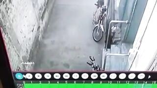 نقل کیلئے عقل کی ضرورت ہے # Chor ki Chori Masjid main pakri gaye#