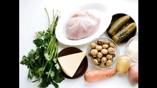 Слоёный салат «Грибная поляна» с курицей