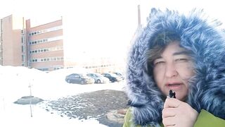 Окна под землей в доме 20 века постройки
