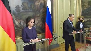 Сергей Лавров обсудил с Анналеной Бербок ситуацию на Украине