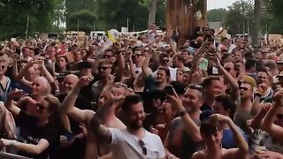 Absolutely having it off with @biesmans_ Live at Paradise City Festival in Belgium! Credit Thomas Jans