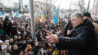 15 минут понадобилось суду в Киеве, чтобы объявить в госизмене Порошенко