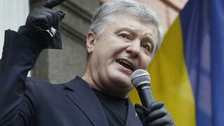 Порошенка звільнили