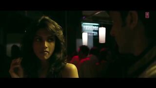 Uff tera badan kartik calling kartik #deepikapadukone