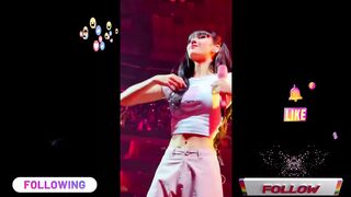 imagine seeing Lisa this close+her abs