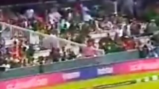Cricket Out galat hai ya Sahi comments mein bataen.