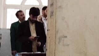 Un expecting what are they doing in attach court room