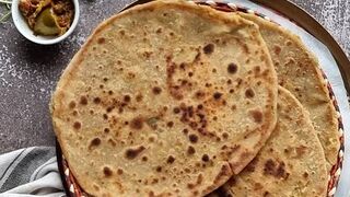 Dhabha style mein aloo ka paratha