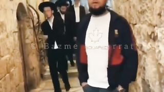 Brave Muslim ???? Guy Reciting Naat infront of Yahood at masjid Al Aqsa ???????? #short #islamicstatus