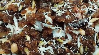 Koya Ande Aur Dry Fruit  suji ka Brown Halva کویا انڈے اور ڈرائی فروٹ میں بنا ہوا سوجی کا برون حلوہ