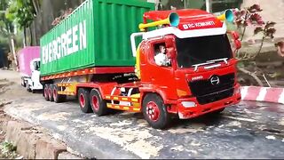 TERJANGAN_BANJIIIIR_RC_TRUK_HINO_KONTAINER_RC_TRUK_QUESTER_MELAWAN_DERASNYA_ARU