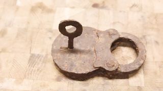 Very Rusty Lock Restoration. Padlock of the 19th century