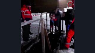 РЕБЕНКА  В  ПРОРУБЬ , при температуре - 21 градус. Новости.