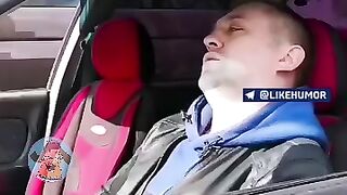 Вот так и вся жизнь пробежит, пока она соберется за 5 минут