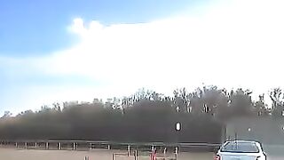 Выехал на главную дорогу для совершения поворота.